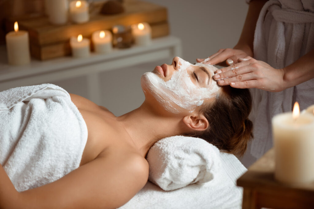 Relaksujący masaż z aromaterapią.
